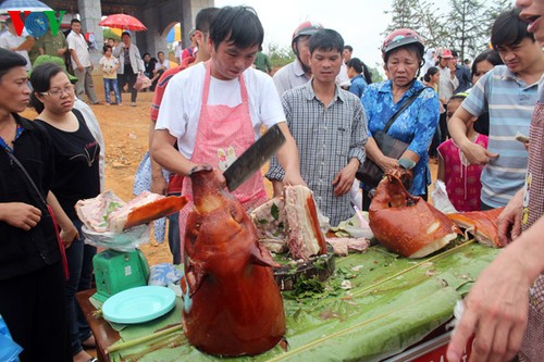 Bustling northern mountain market-day in Hanoi - ảnh 4
